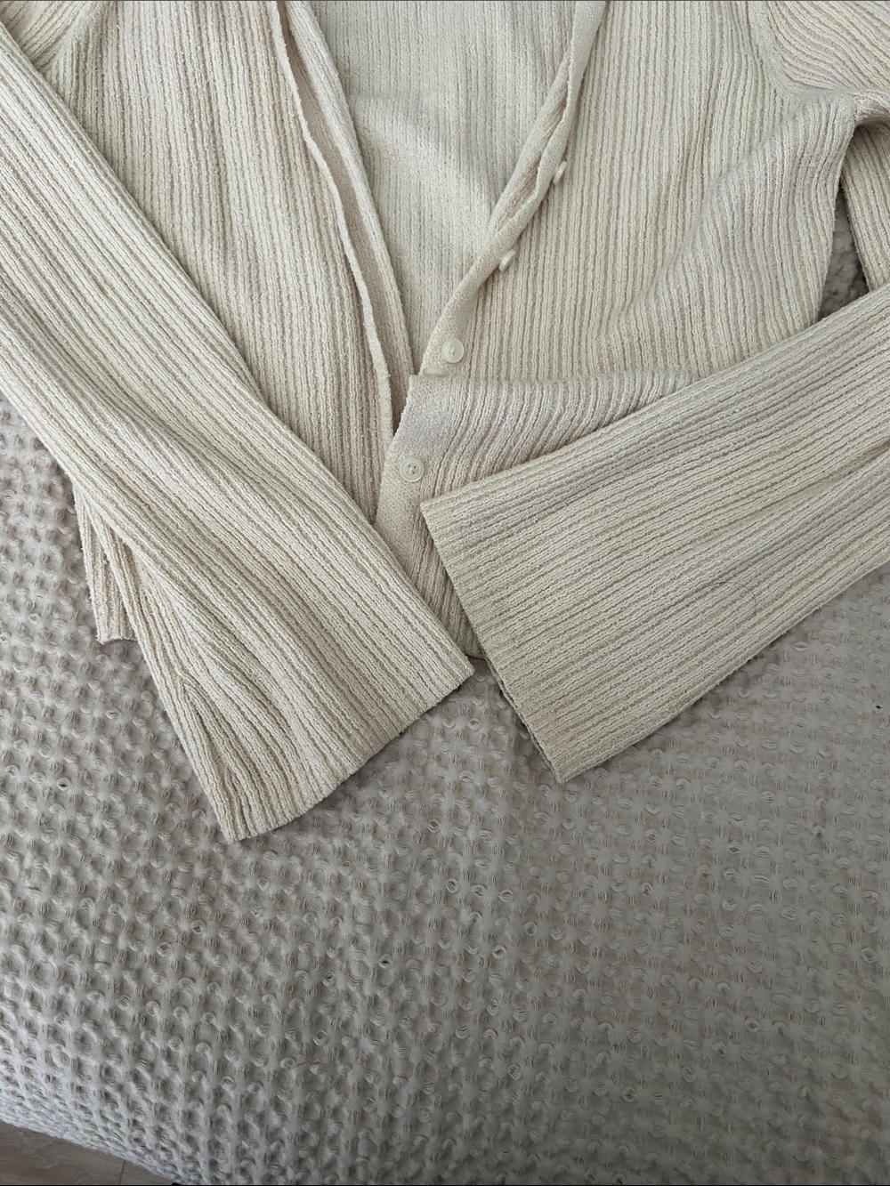 Old Navy Light Cream Ribbed V-Neck Button-Up Cardigan - Picture 3 of 6
